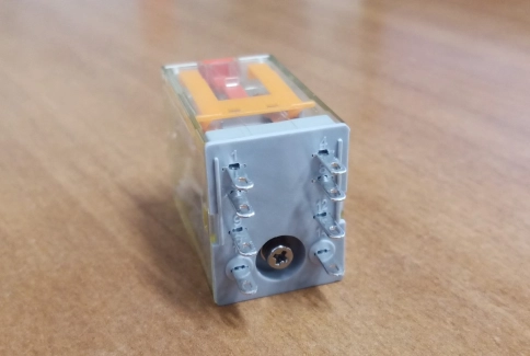 RKE2CO730LT Реле 2CO, 7A(250VAC/30VDC), 230VAC, мех. индикация, тест-кнопка с блокировкой, LED                                      (аналог RXM2AB1P7) фото 3