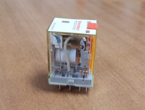 RKE2CO730LT Реле 2CO, 7A(250VAC/30VDC), 230VAC, мех. индикация, тест-кнопка с блокировкой, LED                                      (аналог RXM2AB1P7) фото 2