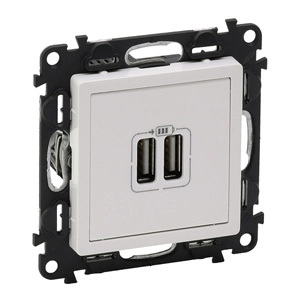 753412 Valena LIFE.Зарядное устройство с двумя USB-разьемами 240В/5В 1500мА.С лицевой панелью.Белое фото 3